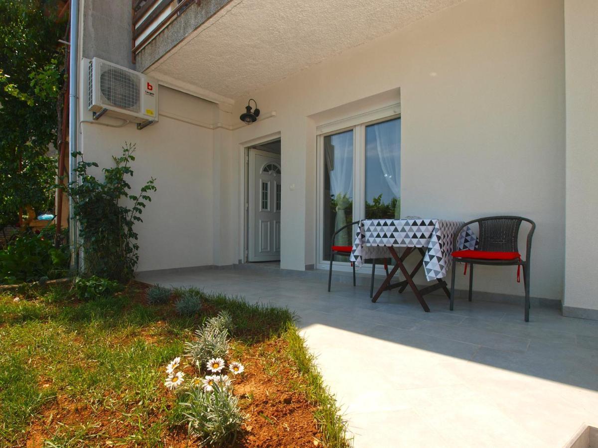 Florinda 2091 * Pula