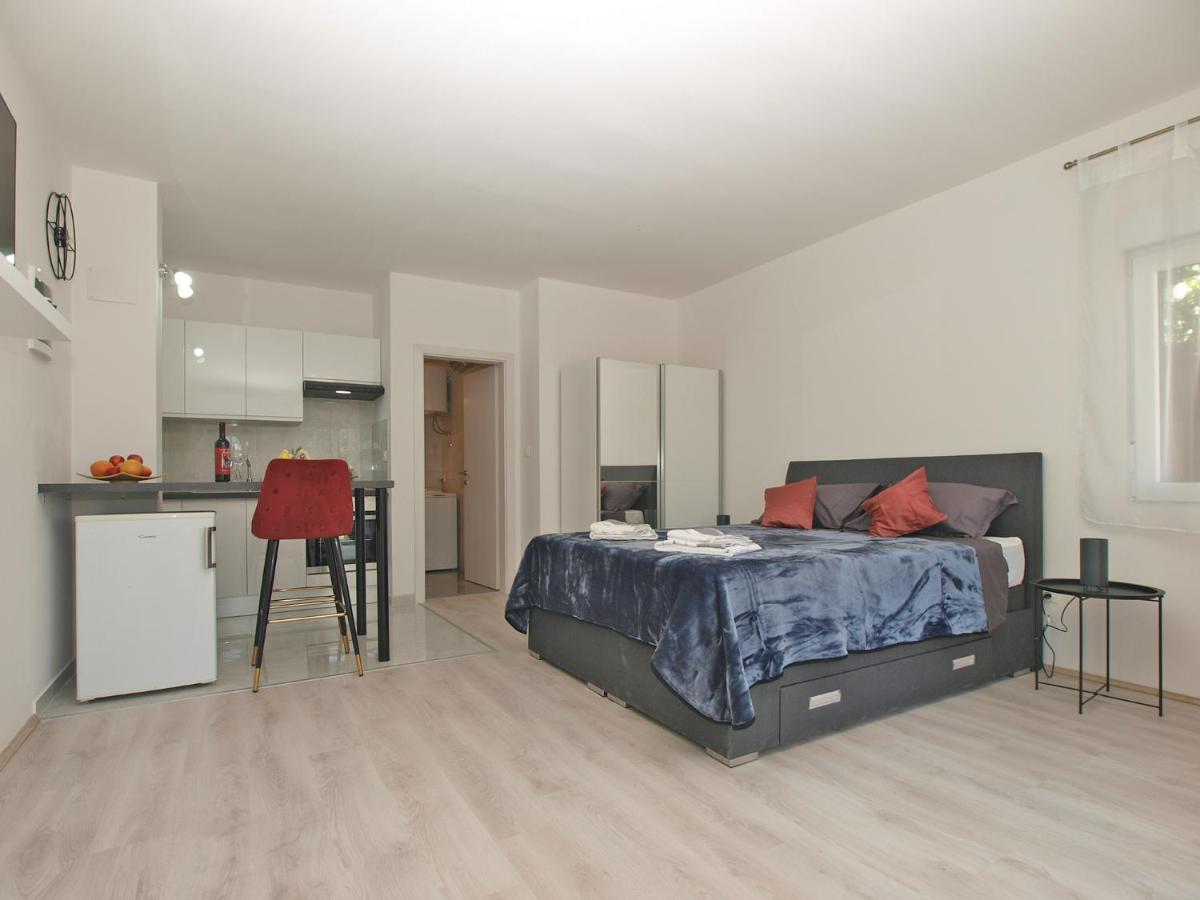 Florinda 2091 Apartman